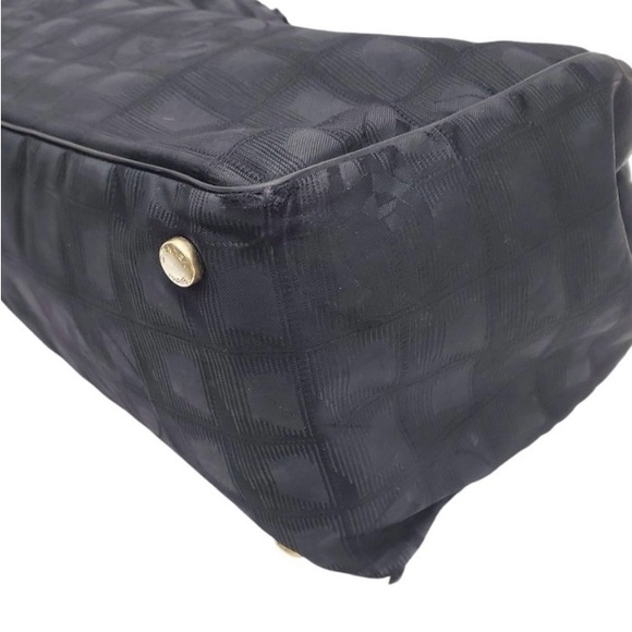 Chanel New Travel Line Tote - Picture 4 of 9